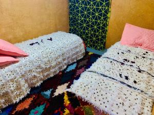 Gulta vai gultas numurā naktsmītnē Gite Amani Guest House +27 fotogrāfijas
