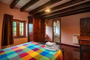 Ένα ή περισσότερα κρεβάτια σε δωμάτιο στο Casa Rural Ricao