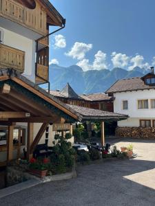 Nespecifikovaný výhled na hory nebo výhled na hory při pohledu z hotelu