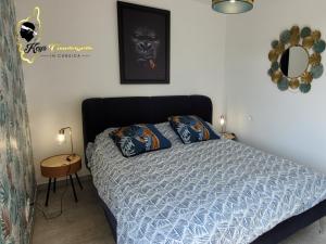 Postel nebo postele na pokoji v ubytování Dormir à Pinarello Corse du Sud 4 pers Vue Mer