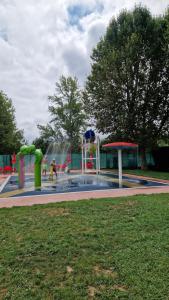 Herní místnost nebo prostor pro děti v ubytování Cabañas bungalow, El Bosque de los Sueños