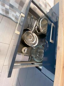 Galería fotográfica de Modernes Bungalow im wunderschönen Garten mit Pool en Friedrichshafen