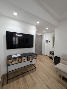 Μια τηλεόραση ή/και κέντρο ψυχαγωγίας στο Maison Maurizio Marconi +7 φωτογραφίες