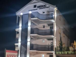a building with lights on the side of it at Apartments Mekic in Utjeha