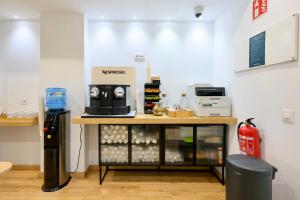 Kuchyň nebo kuchyňský kout v ubytování Hotel Emeté & Coworking by airnest + 37 fotografií