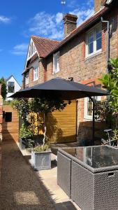 Aed väljaspool majutusasutust Stunning Cottage with views of Windsor Castle