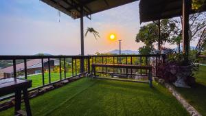 a balcony with a view of the sunset at Bonkao Sawan Café in Ban Khlot