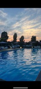 Bazén v ubytování Residence Toscano nebo v jeho okolí