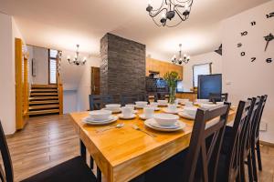 a dining room with a wooden table and chairs at Dom na Górce in Groń