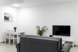 Luxury Suite Apartment #57 By Hashdera Eilat的电视和/或娱乐中心