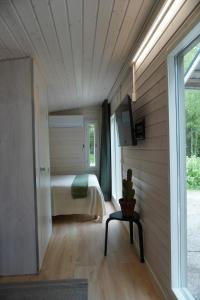a small bedroom with a bed and a window at Stuga med strandbastu in Oravais
