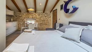 Postel nebo postele na pokoji v ubytování Apartman Palazzo San Zuian + 3 fotografie