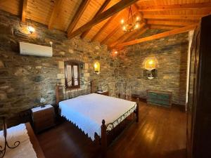 En eller flere senge i et værelse på Paradisi Village