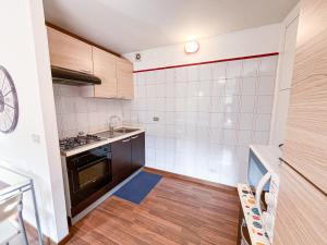 a small kitchen with a sink and a stove at Monolocale in Asti Centro in Palazzo storico 30min da Alba Fiera del Tartufo in Asti +5 photos