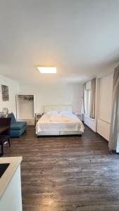 Uma cama ou camas num quarto em Apartment Zhang