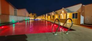 Bazén v ubytování Indismart Mandarmani Resort nebo v jeho okolí