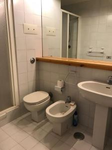 Koupelna v ubytování Appartamento vista mare Residence Cugnana Verde