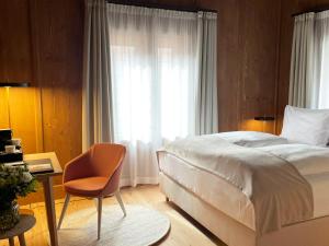 Postel nebo postele na pokoji v ubytování Hotel Krone Oettingen