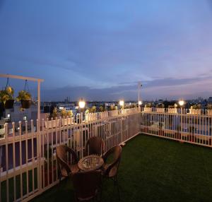Balkoni atau teres di Olivette Suites