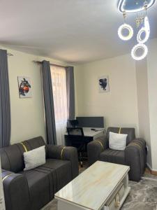 Gambar di galeri bagi Sahel Executive Studio apartment with separate kitchen and bathroom in another section from the main room for cheap accommodation in Elgon View near Eldoret sports club,Rapha Hospital, Naivas supermarket, rupha mall, and Eldoret International Airport di Eldoret +25 gambar