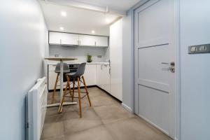 Kuchyň nebo kuchyňský kout v ubytování Charmante maison - plein centre Deauville