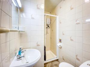 Koupelna v ubytování Apartment 6 - 1 Bedroom Town view + 4 fotografie