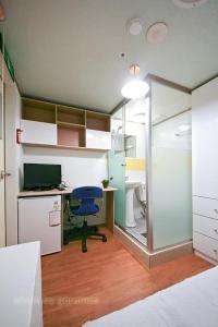 a room with a desk with a computer and a chair at Rodemhouse in Seoul