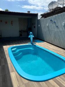 Bazén v ubytování Casa ventilada próxima a nova orla de Salinas nebo v jeho okolí