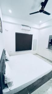 Gallery image of Hotel kashi vaas in Kakarmatha