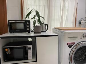Kuchyň nebo kuchyňský kout v ubytování Quiet and spacious 1-bedroom apt in Gangnam