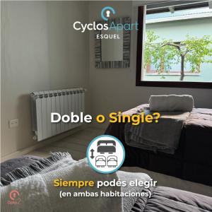 ein Zimmer mit zwei Betten und einem Heizkörper in der Unterkunft CyclosApart in Esquel