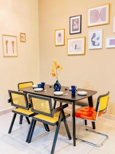 a dining room with a table and four chairs at Golden Sweet Home @ CH Golden Hills (Night Market) in Cameron Highlands