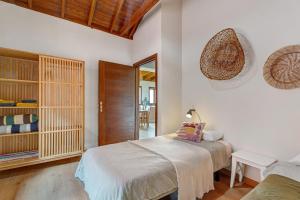 a bedroom with a bed and a chair in it at Complejo Rural Pajar de Bento in Agulo