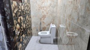 Koupelna v ubytování Corbett Blue Bird