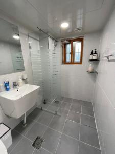 Koupelna v ubytování Quiet and spacious 1-bedroom apt in Gangnam