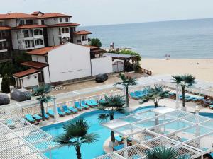 an aerial view of a resort with a pool and a beach at Апартамент в КК "Елените" с фронтална гледка море, разположен на самия плаж in Sveti Vlas