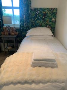 En eller flere senge i et værelse på Inchmarlo Villa 29 Banchory