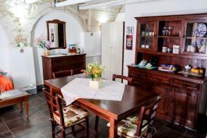 a dining room with a table and a refrigerator at Casetta giuly in Ragusa