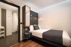 Letto o letti in una camera di Point A Hotel London Westminster