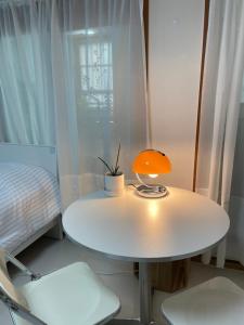 Postel nebo postele na pokoji v ubytování Quiet and spacious 1-bedroom apt in Gangnam