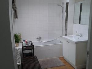 A bathroom at Holiday Home Huis Dujardin 3