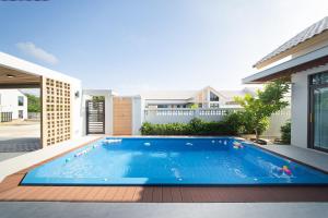 Πισίνα στο ή κοντά στο Songmee Pool Villa Nikompattana