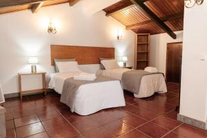 En eller flere senge i et værelse på Casa do Mar + 38 billeder