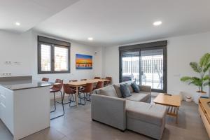 Posedenie v ubytovaní Beachfront Apartment 034