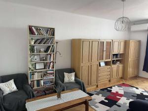 Knižnica v apartmáne