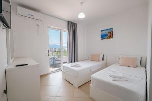 Postel nebo postele na pokoji v ubytování Sunshine Hotel