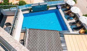 Bazén v ubytování Sunshine Hotel nebo v jeho okolí