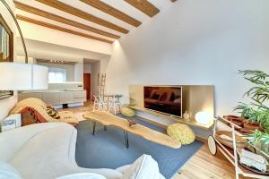 a living room with a couch and a tv at Castillo 31 by Clabao in Pamplona