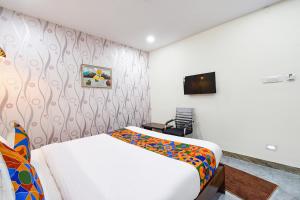 Ένα ή περισσότερα κρεβάτια σε δωμάτιο στο FabHotel Elite Inn
