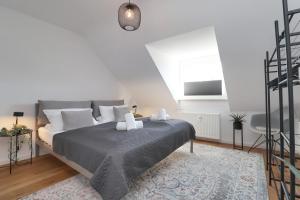 a bedroom with a large bed with white pillows at helloYOU apartments I Wohntraum am Wasser I Zentral I Parkplatz I Nahewein in Bad Kreuznach